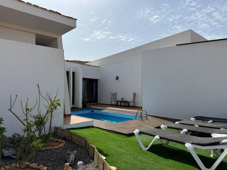 Private Villa With Pool In The Mountains Pajara  Exterior photo
